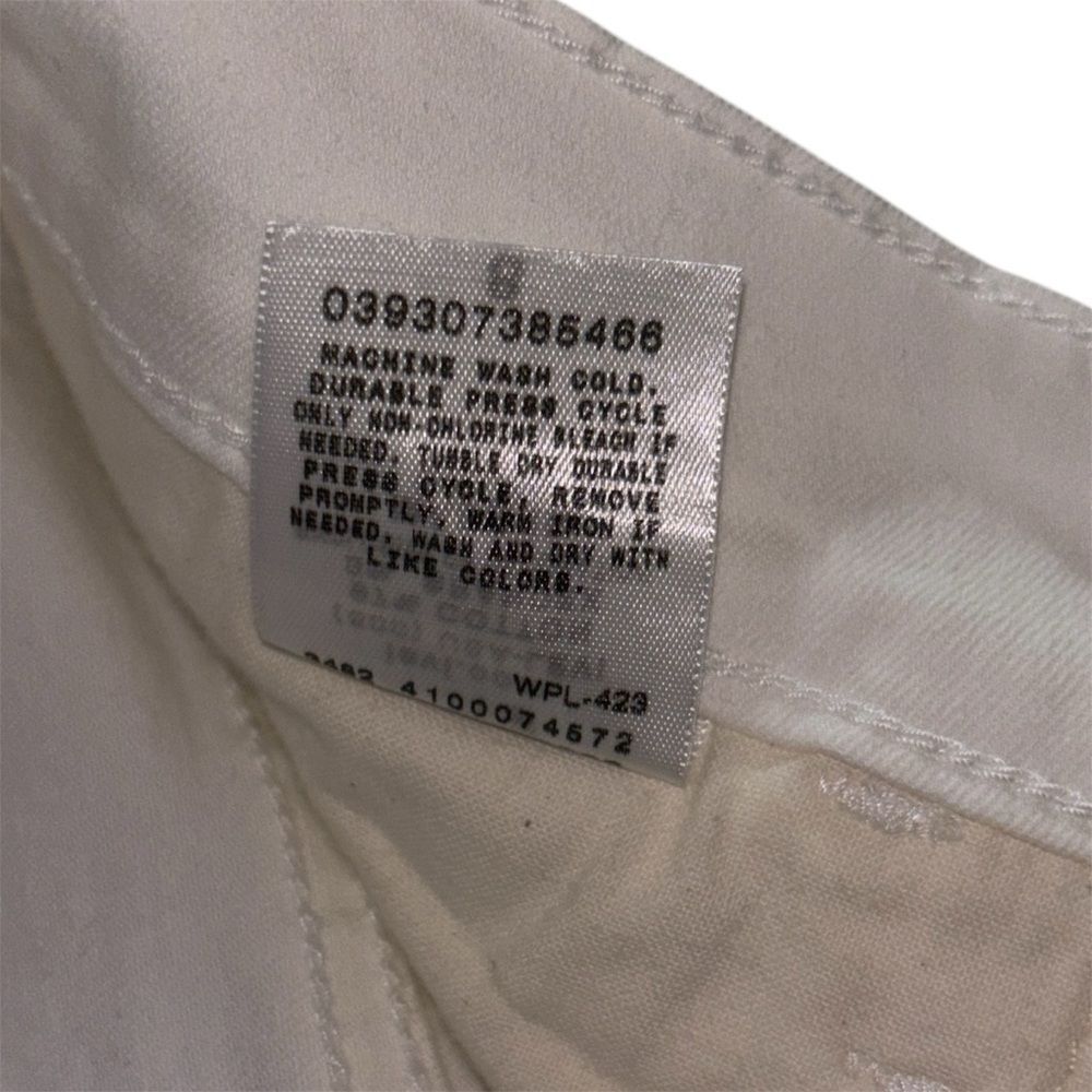 Levi's 512 Slimming Capris Jeans - Picture 8 of 9